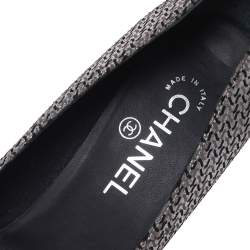 مملوكة مسبقًا Chanel Metallic Black/Silver Suede And Canvas Pointed Cap Toe Pumps Size 38.5