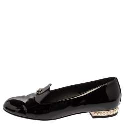 مملوكة مسبقًا Chanel Black Patent Leather CC Faux Pearl Loafers Size 37
