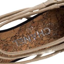 مملوكة مسبقًا صندل بإصبع شانيل فلات سيور سى سى جلد سويدى وكانفاس لونين مقاس 38.5