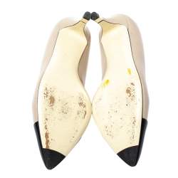 Pre Owned حذاء كعب عالى شانيل غطاء مقدمة جلد أسود / أبيض كريمى مقاس 38