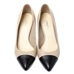 Pre Owned حذاء كعب عالى شانيل غطاء مقدمة جلد أسود / أبيض كريمى مقاس 38