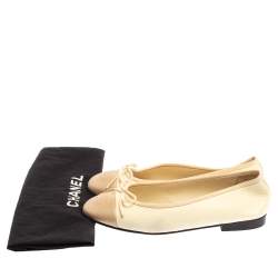 مملوكة مسبقًا Chanel Cream/Metallic Beige Leather CC Cap Toe Bow Ballet Flats Size 37.5