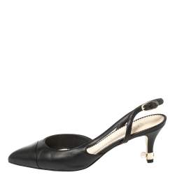 مملوكة مسبقًا صندل شانيل فتحة كعب مزخرف زخرفة لؤلؤ صناعى جلد أسود مقاس 38