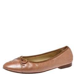 Pre Owned حذاء فلات باليه شانيل فيونكة غطاء مقدمة سى سى جلد بيج ميتالك مقاس 38