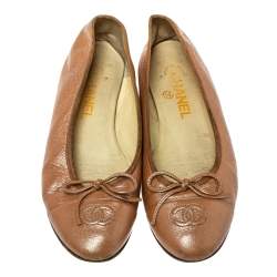 Pre Owned حذاء فلات باليه شانيل فيونكة غطاء مقدمة سى سى جلد بيج ميتالك مقاس 38