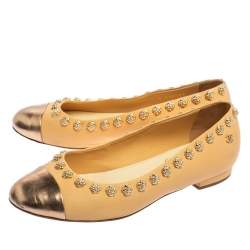 مملوكة مسبقًا حذاء فلات باليه شانيل ترصيعات كاميليا غطاء مقدمة سى سى جلد ذهبى وردى / كريمى مقاس 36