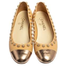 مملوكة مسبقًا حذاء فلات باليه شانيل ترصيعات كاميليا غطاء مقدمة سى سى جلد ذهبى وردى / كريمى مقاس 36