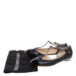 مملوكة مسبقًا Chanel Black Patent Leather D'orsay CC Cap Toe T Strap Flat Sandals Size 39.5