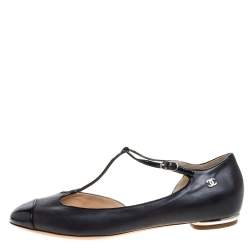 مملوكة مسبقًا Chanel Black Patent Leather D'orsay CC Cap Toe T Strap Flat Sandals Size 39.5