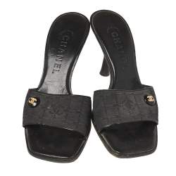 مملوكة مسبقًا Chanel Black Canvas CC Slide Sandals Size 36