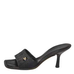 مملوكة مسبقًا Chanel Black Canvas CC Slide Sandals Size 36
