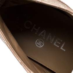 مملوكة مسبقًا حذاء رياضى شانيل مرتفع من أعلى سى سى جلد ثلاثى اللون مقاس 36.5