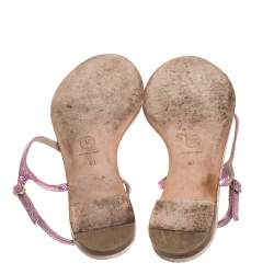 مملوكة مسبقًا Chanel Metallic Pink Textured Leather CC Embellished T Strap Flat Thong Sandals Size 40