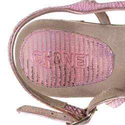 مملوكة مسبقًا Chanel Metallic Pink Textured Leather CC Embellished T Strap Flat Thong Sandals Size 40