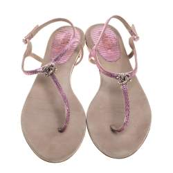 مملوكة مسبقًا Chanel Metallic Pink Textured Leather CC Embellished T Strap Flat Thong Sandals Size 40