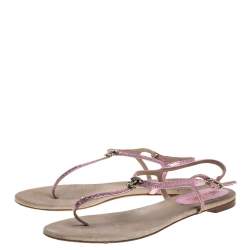 مملوكة مسبقًا Chanel Metallic Pink Textured Leather CC Embellished T Strap Flat Thong Sandals Size 40