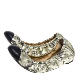 مملوكة مسبقًا حذاء فلات باليه شانيل مجعد سى سى جلد أسود / ذهبى مقاس 39