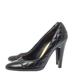 مملوكة مسبقًا Chanel Black Quilted Leather CC Cap Toe Pumps Size 41
