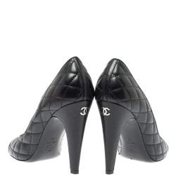 مملوكة مسبقًا Chanel Black Quilted Leather CC Cap Toe Pumps Size 41