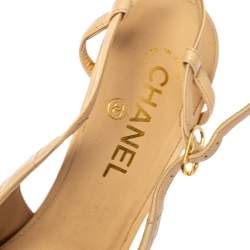 Pre Owned صندل شانيل فتحة كعب غطاء مقدمة جلد مبطن بيج / أسود مقاس 41