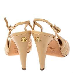 Pre Owned صندل شانيل فتحة كعب غطاء مقدمة جلد مبطن بيج / أسود مقاس 41