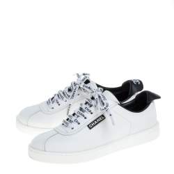 مملوكة مسبقًا Chanel White Leather Logo Lace Up CC Low Top Sneakers Size 36