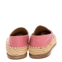 مملوكة مسبقًا Chanel Pink Leather Greek Summer CC Raffia Flats Size 39