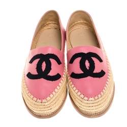 مملوكة مسبقًا Chanel Pink Leather Greek Summer CC Raffia Flats Size 39