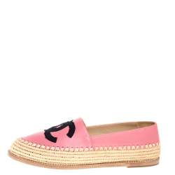 مملوكة مسبقًا Chanel Pink Leather Greek Summer CC Raffia Flats Size 39