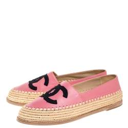 مملوكة مسبقًا Chanel Pink Leather Greek Summer CC Raffia Flats Size 39