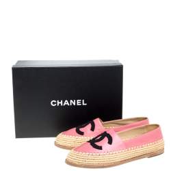 مملوكة مسبقًا Chanel Pink Leather Greek Summer CC Raffia Flats Size 39
