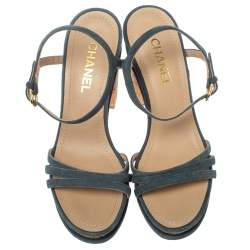 مملوكة مسبقًا Chanel Grey Suede Leather Ankle Strap Cork Platform Sandals Size 40