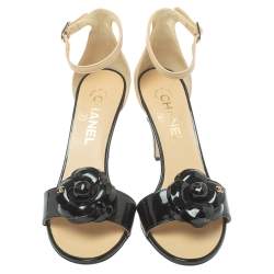 Pre Owned صندل شانيل سير كاحل كاميليا جلد لامع أسود مقاس 37 