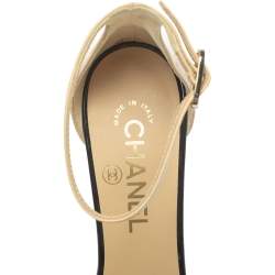 Pre Owned صندل شانيل سير كاحل كاميليا جلد لامع أسود مقاس 37 