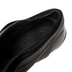 Pre Owned حذاء رياضى شانيل سى سى غطاء مقدمة جلد لامع وجلد أسود مقاس 41