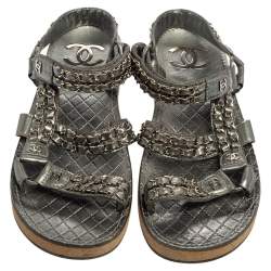 Pre Owned صندل شانيل  فلات سيور كاحل زخرفة سلسلة جلد فضى ميتالك مقاس 38