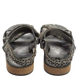 Pre Owned صندل شانيل  فلات سيور كاحل زخرفة سلسلة جلد فضى ميتالك مقاس 38