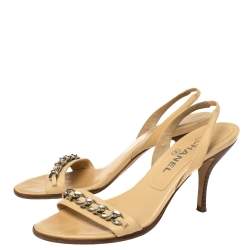 Pre Owned صندل شانيل فتحة كعب سير سلسلة جلد بيج مقاس 38