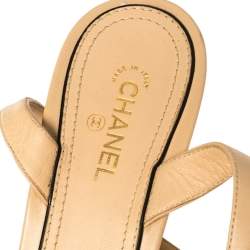 Pre Owned صندل شانيل ملتف حول الكاحل زخرفة لؤلؤ سى سى جلد بيج مقاس 40