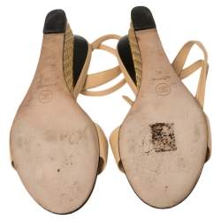 Pre Owned صندل شانيل ملتف حول الكاحل زخرفة لؤلؤ سى سى جلد بيج مقاس 40