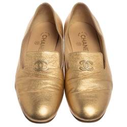 مملوكة مسبقًا Chanel Metallic Gold Leather CC Embellished Loafers Size 39