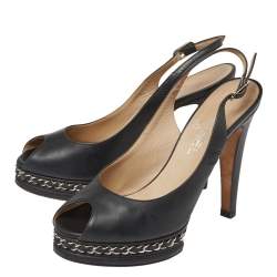 مملوكة مسبقًا صندل شانيل نعل سميك مزين سلسلة و فتحة كعب جلد أسود مقاس 38.5