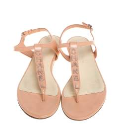 Pre Owned صندل شانيل بإصبع جلد بيج مقاس 38