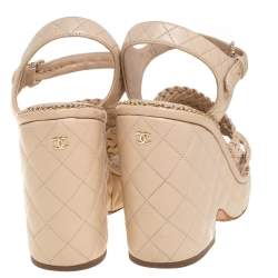 مملوكة مسبقًا صندل شانيل نعل سميك كعب روكى مستدير سلسلة سى سى جلد مبطن بيج مقاس 38