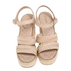 مملوكة مسبقًا صندل شانيل نعل سميك كعب روكى مستدير سلسلة سى سى جلد مبطن بيج مقاس 38