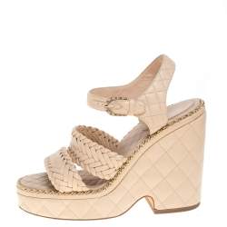 مملوكة مسبقًا صندل شانيل نعل سميك كعب روكى مستدير سلسلة سى سى جلد مبطن بيج مقاس 38