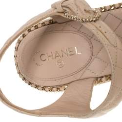 مملوكة مسبقًا صندل شانيل نعل سميك كعب روكى مستدير سلسلة سى سى جلد مبطن بيج مقاس 38