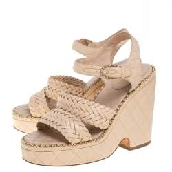 مملوكة مسبقًا صندل شانيل نعل سميك كعب روكى مستدير سلسلة سى سى جلد مبطن بيج مقاس 38