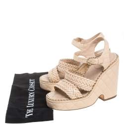 مملوكة مسبق ًا صندل شانيل نعل سميك كعب روكى مستدير سلسلة سى سى جلد مبطن بيج مقاس 38