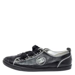 مملوكة مسبقًا Chanel Black Leather CC Low Top Sneakers Size 39.5